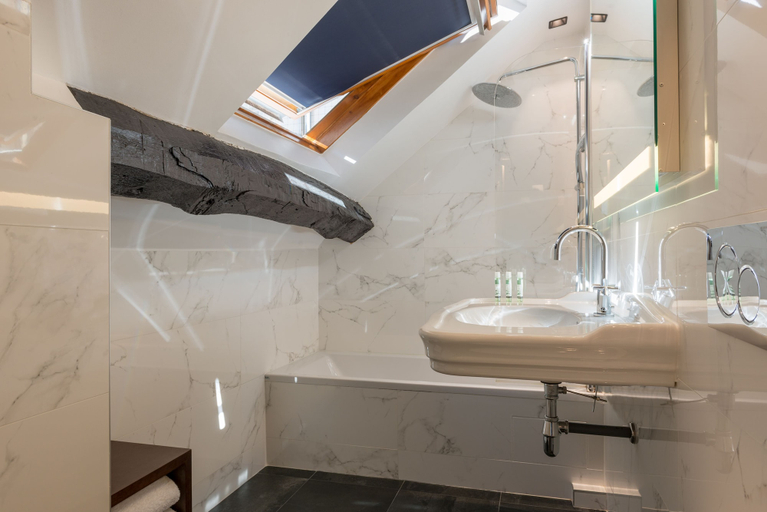 Bathroom 5, Crystal Hôtel, Paris