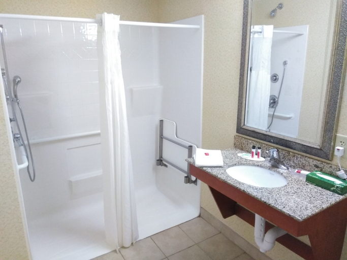 Bathroom 4, Baymont by Wyndham Clinton, Anderson