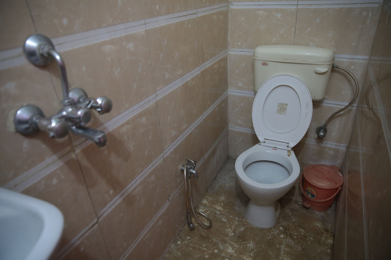 Bathroom 4, Somit Paying Guest House, Varanasi