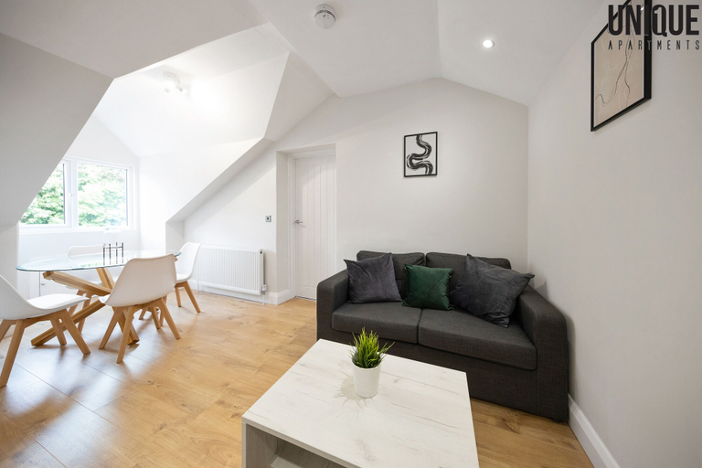 Others 5, Stylish 2 Bedroom Apartment, Wokingham