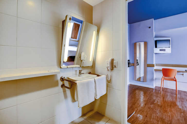 Bathroom 5, ibis budget Rio de Janeiro Nova America, Rio de Janeiro