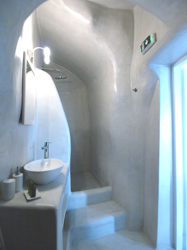 Bathroom 5, Santorini Caves, South Aegean