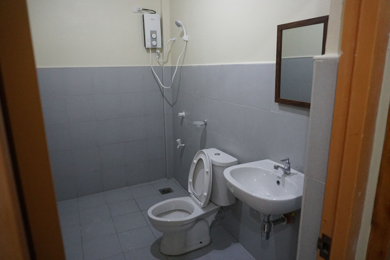 Bathroom, Alimpay Foresters Apartment, Panglao
