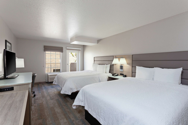 Bedroom 3, Hampton Inn & Suites Hermosa Beach, Los Angeles