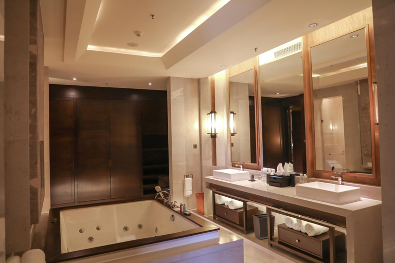Bathroom 5, Haikou Marriott Hotel, Haikou
