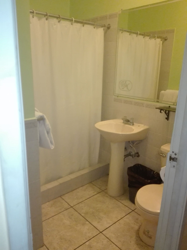 Bathroom 4, Hotel Miramonte & apartments, San Salvador