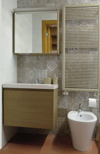 Bathroom 5, Porta Baciamano, Palermo
