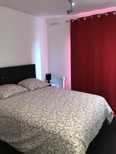 Bedroom 3, Avenue de Général de Gaulle Guesthouse, Seine-et-Marne