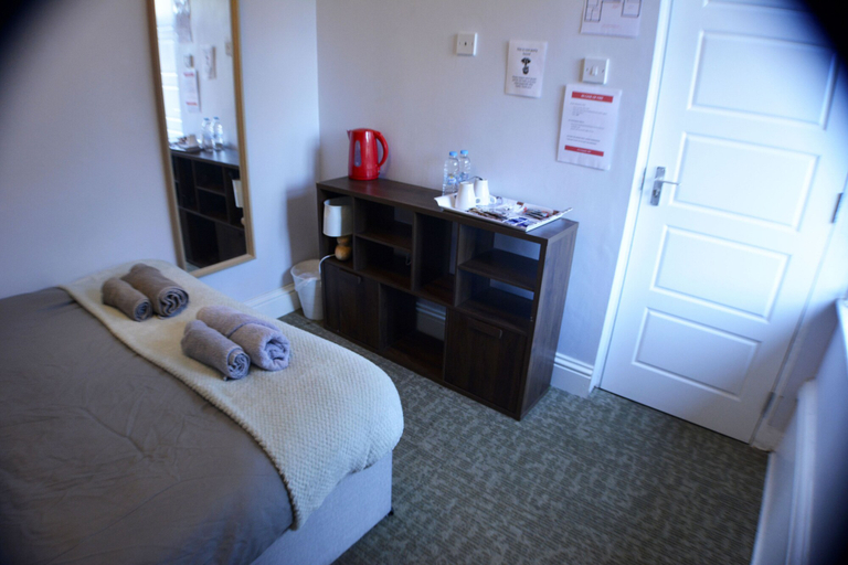 Bedroom 2, Gorton Mount Hotel Manchester, Tameside