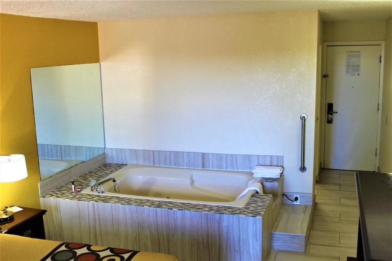Bedroom 3, Super 8 by Wyndham Ft Stockton, Pecos