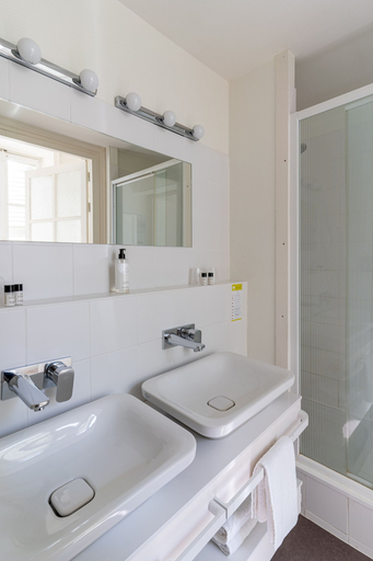 Bathroom 3, Hotel François 1er Cœur de Ville, Charente-Maritime