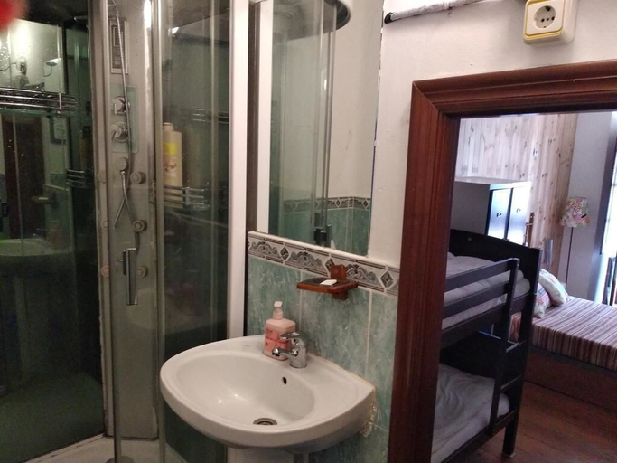 Bathroom 4, Pensión La Fruta, Asturias