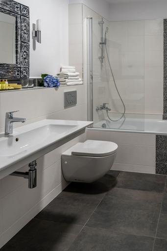 Bathroom 4, Hotel Julian, Praha 6