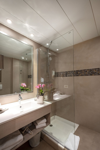 Bathroom 5, Servotel Saint Vincent, Alpes-Maritimes