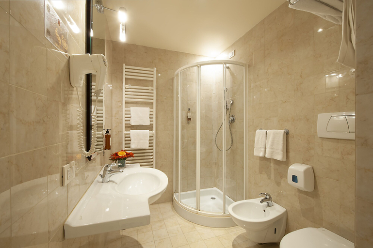 Bathroom, La Reggia Sporting Center, Perugia