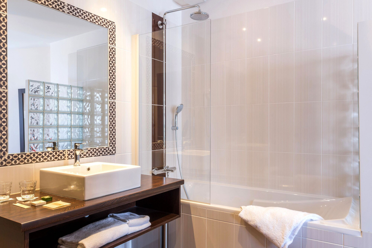 Bathroom 3, Chez La Rose, Rhône