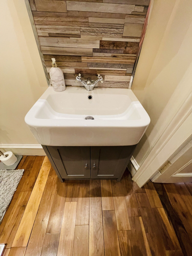 Bathroom 3, Charming 2-bedroom Apartment Located in Ayr, South Ayrshire