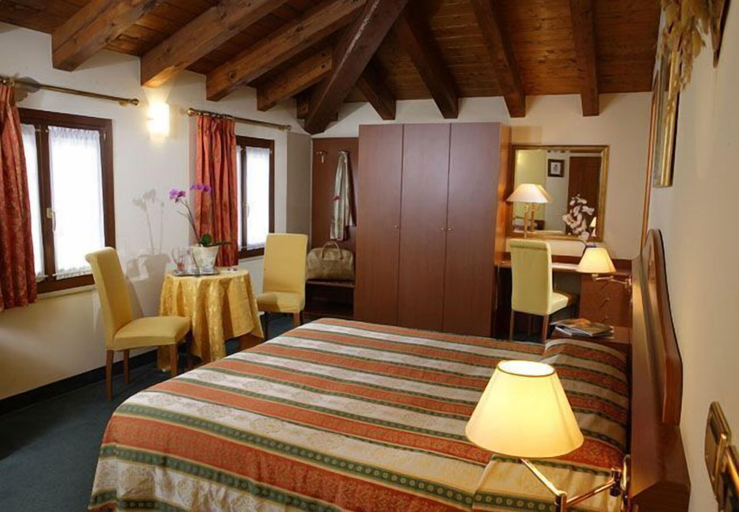 Bedroom 3, Hotel Antico Moro, Venezia