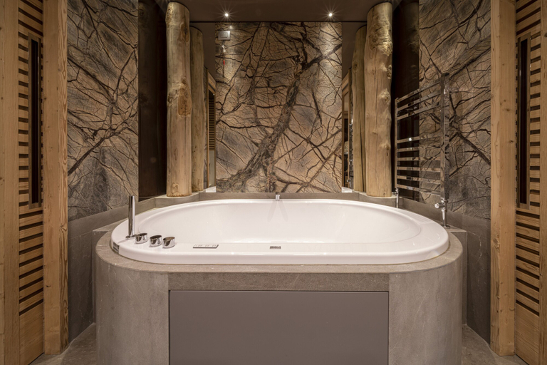Bathroom 4, Rosapetra Spa Resort, Belluno