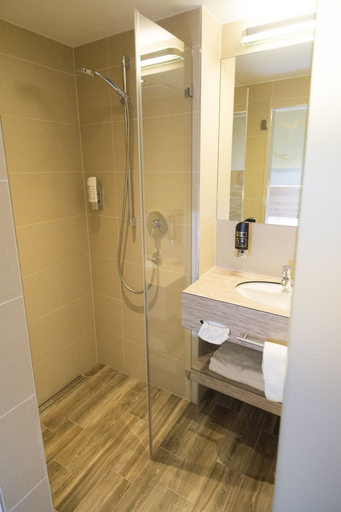Bathroom 5, Hotel Dollinger, Innsbruck