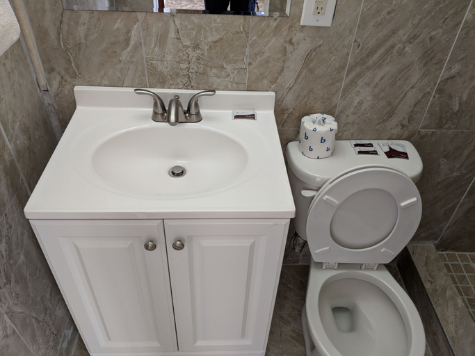 Bathroom 4, Belle-Aire Motel, Gila