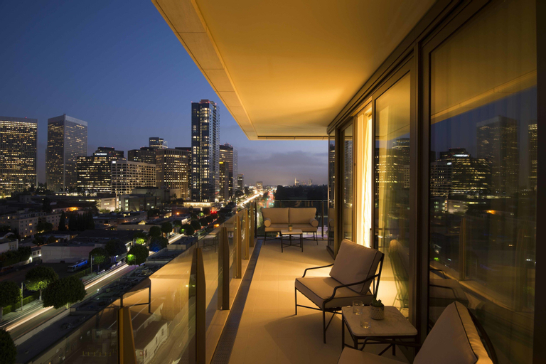 Exterior & Views 9
