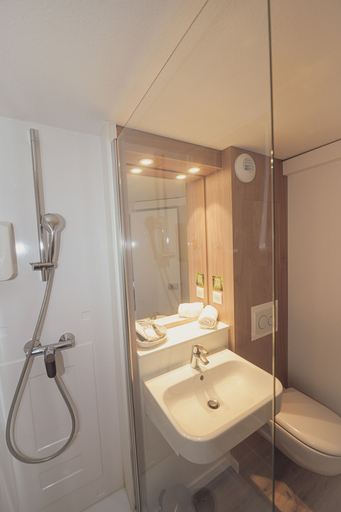 Bathroom 3, Logis Angers Sud, Maine-et-Loire