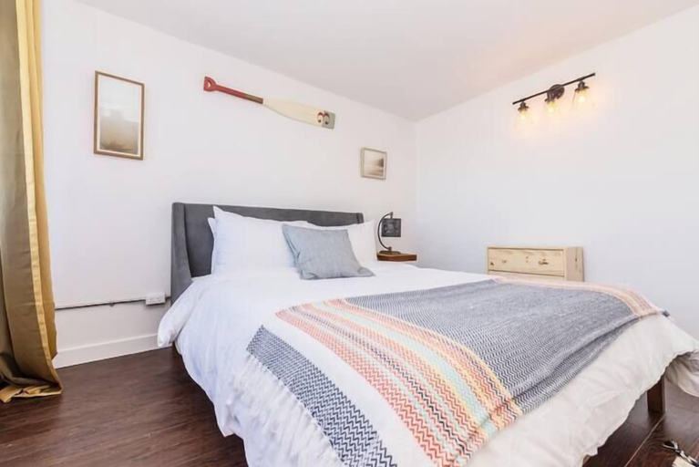 Bedroom 2, Modern Meets Rustic - 2 Bdrm Old Quebec, Communauté-Urbaine-de-Québec