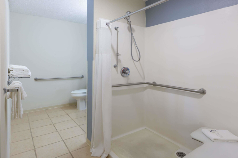 Bathroom 5, Microtel Inn & Suites by Wyndham Sioux Falls, Minnehaha