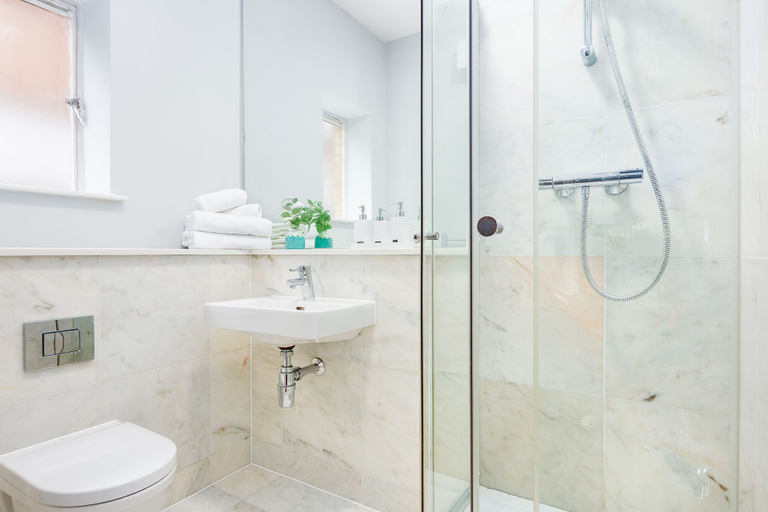 Bathroom 5, One Bed Serviced Apts near Oxford Street, London