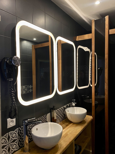 Bathroom 5, Grand Hôtel Richelieu, Gironde