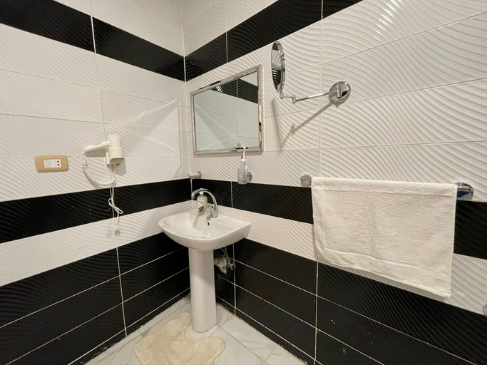 Bathroom 3, Kemet Hotel and Apartment, Luxor