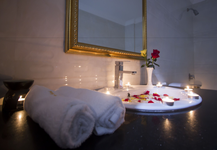 Bathroom 3, Good Luck Day Hotel, Ruessei Kaev