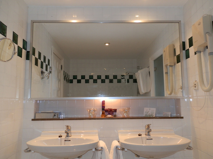 Bathroom 4, Parador de Cervera de Pisuerga, Palencia