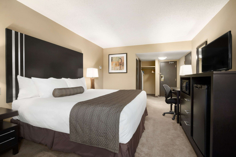 Bedroom 4, Days Inn by Wyndham Calgary Northwest, Division No. 6