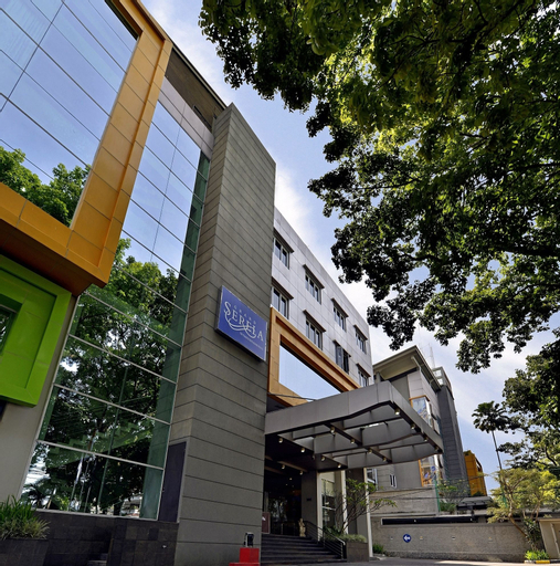 Exterior & Views 21