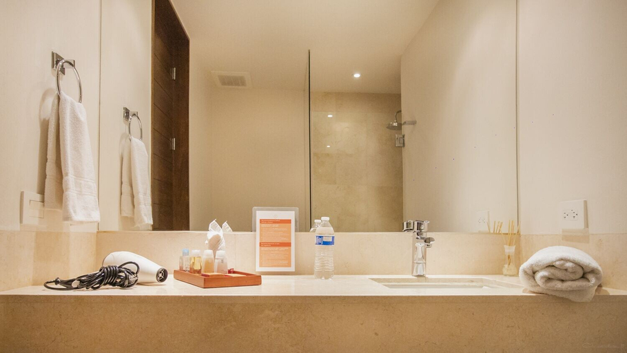 Bathroom 5, Miyana Luxury Condo, Mexico City