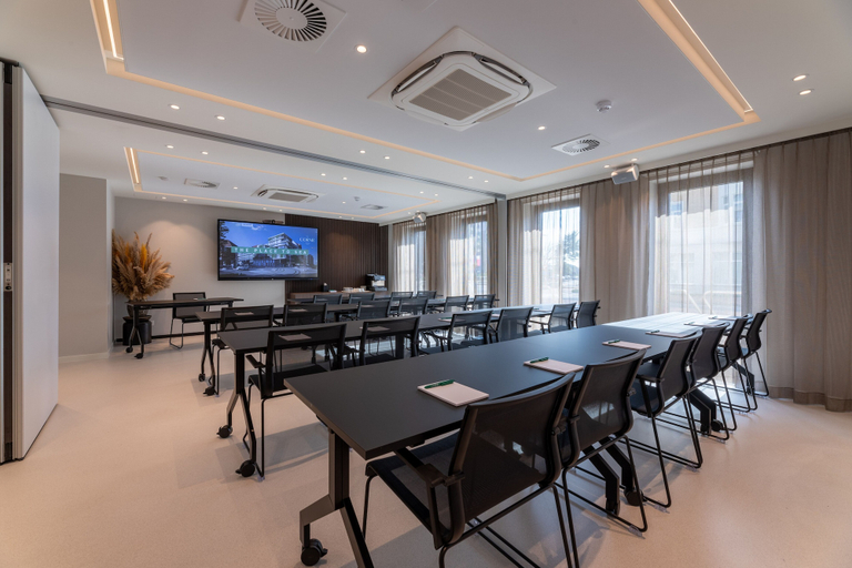 Business Facilities 4, The CORNR Hotel, West-Vlaanderen