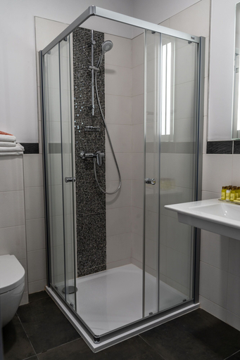 Bathroom 4, Hotel Julian, Praha 6