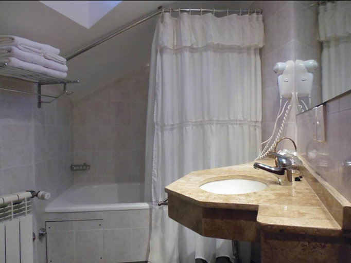 Bathroom 4, Estancia La Quinta, Lago Argentino