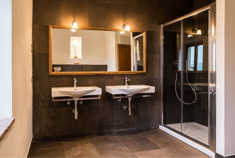 Bathroom 4, Querceto di Castellina, Siena