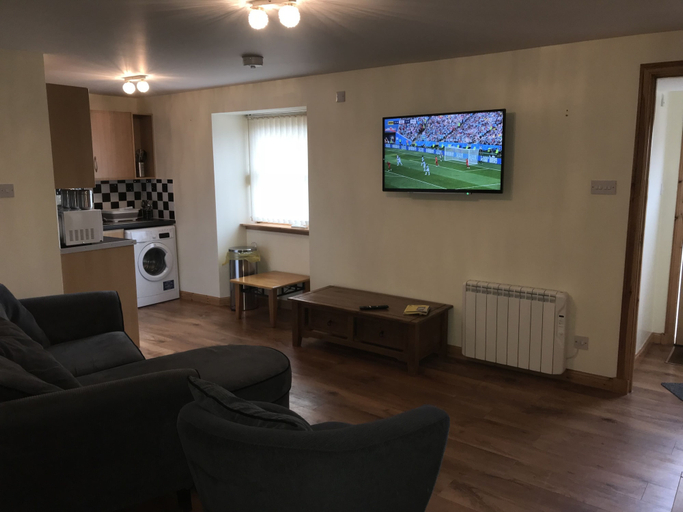 Others 5, 2 Varis Apartments, Moray