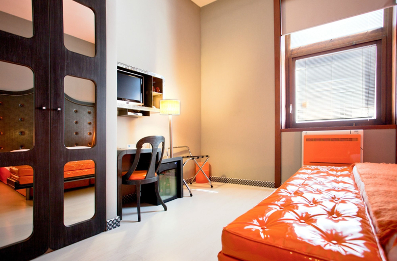 Bedroom 3, Orange Hotel, Roma