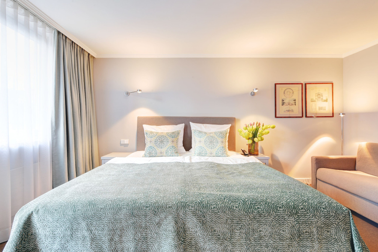 Bedroom 4, Admiral Hotel, München