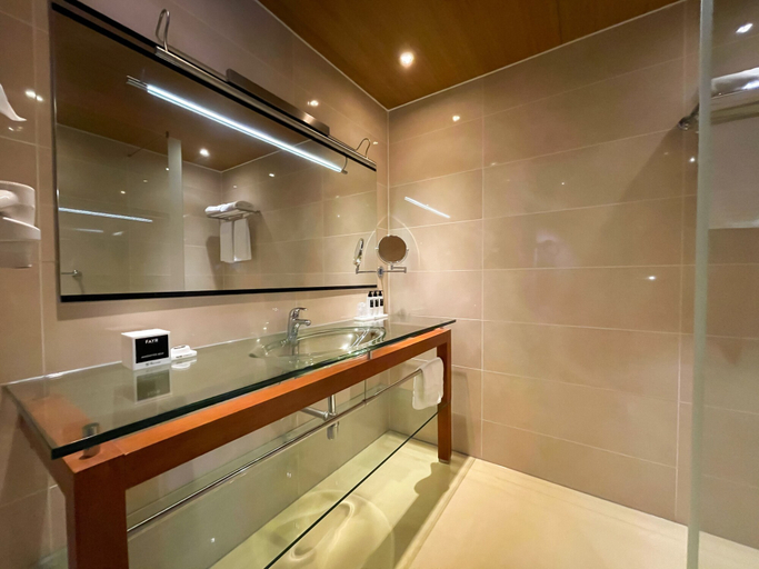 Bathroom 5, Westcord WTC Hotel Leeuwarden, Leeuwarden