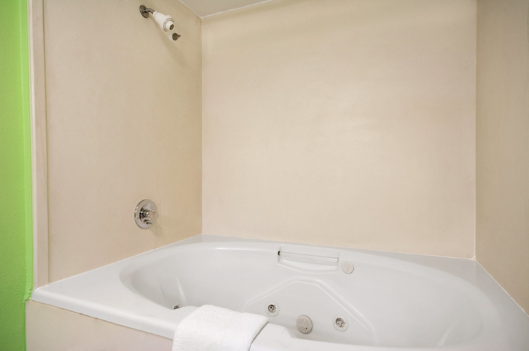 Bathroom 4, Days Inn by Wyndham Acworth, Cherokee