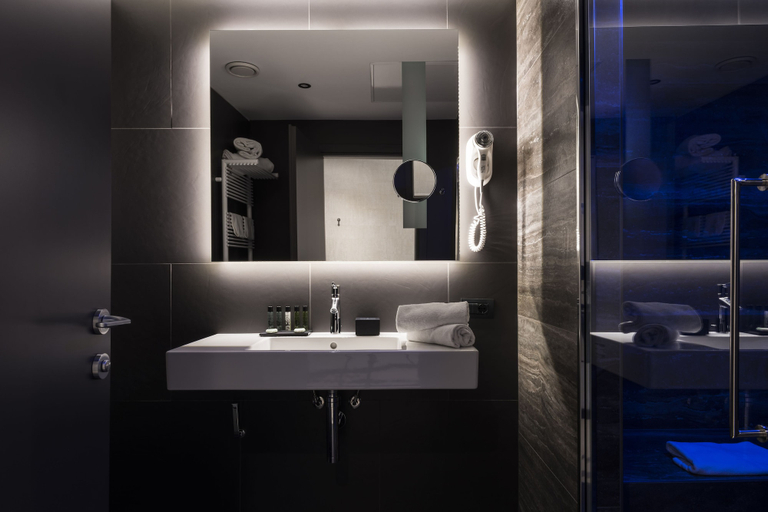 Bathroom 4, Hotel Manin, Milano