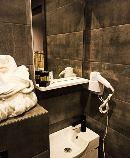 Bathroom 3, Hotel Gloria, Priština