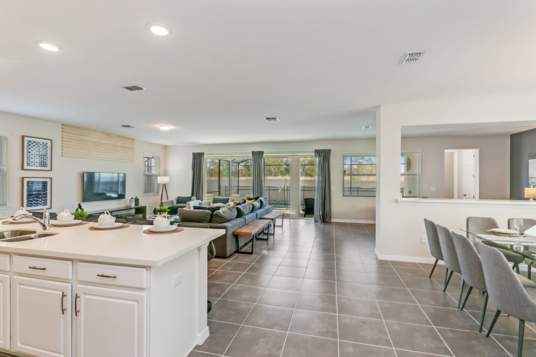 Food & Drinks 4, 9 BD 6.5 BH With Game Room and Pool, Osceola