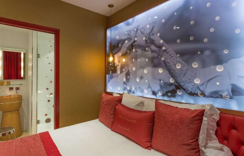 Bedroom 3, Les Bulles de Paris, Paris